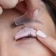 Lash Lift Kit sedang diterapkan